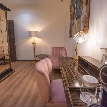 Republica Boutique Hotel 5*
