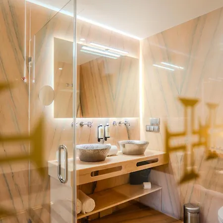 Republica Boutique Hotel 5*