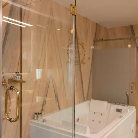 Republica Boutique 5* טומאר