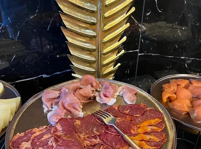 Republica Boutique 5* טומאר