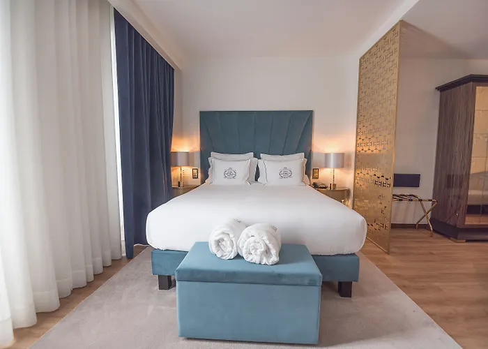 מלון Republica Boutique טומאר